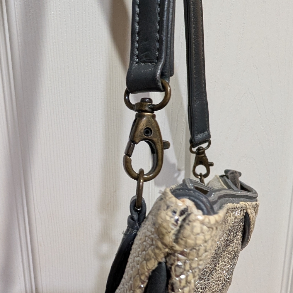 Bryna Nicole Metallic Snakeskin Embossed handbag Crossbody Clutch - Picture 9 of 14
